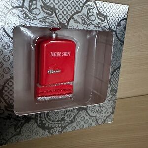 Taylor Swift Red Dancing Round The Kitchen In The Refrigerator Light Ornament